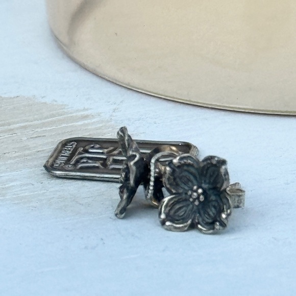 Vintage Retired Rare James Avery Dogwood Post Earrings - Sterling Silver .925 - Picture 8 of 11